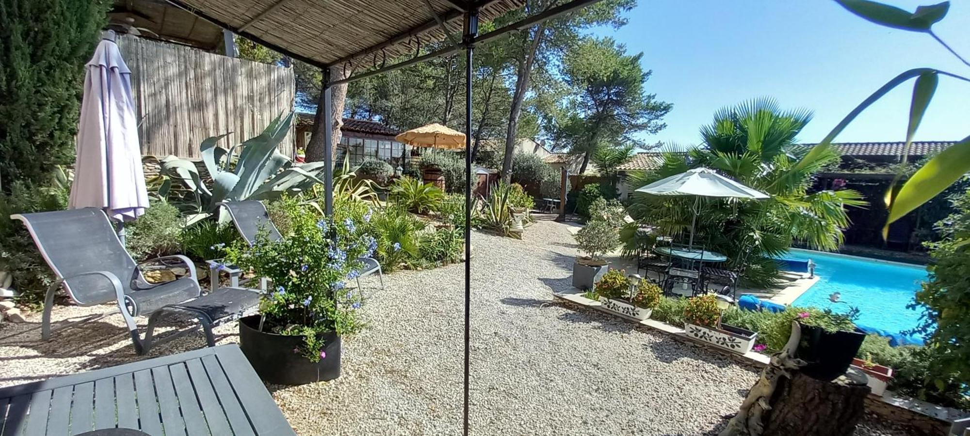 Les Coronilles Bed & Breakfast Beaucaire  Exterior photo